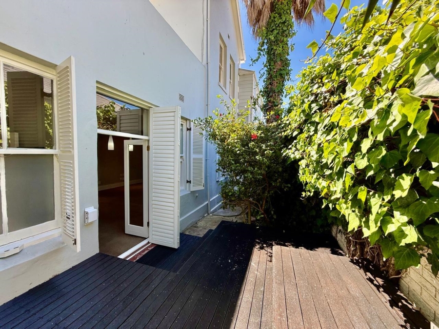 To Let 2 Bedroom Property for Rent in Green Point Western Cape